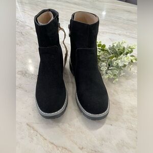 Seven7 Beastie black Faux Suede Bootie!